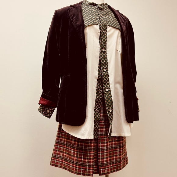 Burgundy blazer tailored in a beautiful velvet - Picture 2 of 6